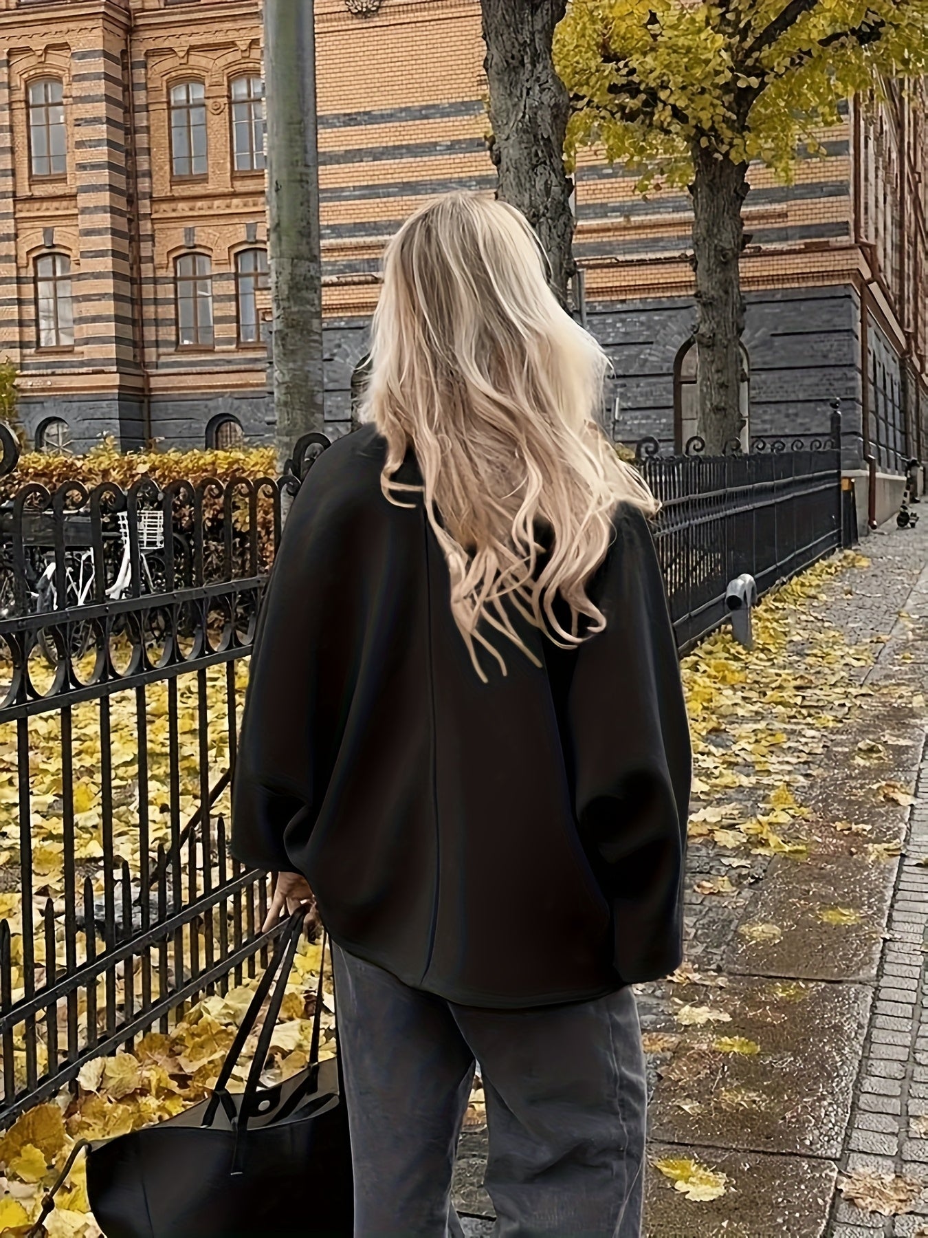 Elegante H-Lijn Wintermantel – Batwing Mouwen & Flared Zoom