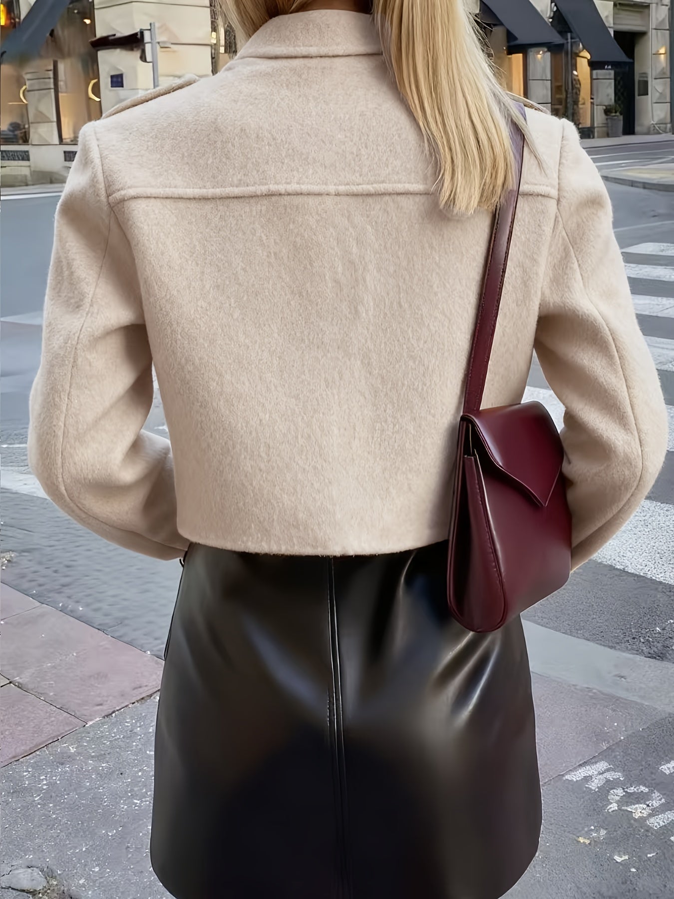 Elegante Getailleerde Damesjas – Knoopsluiting & Structured Fit