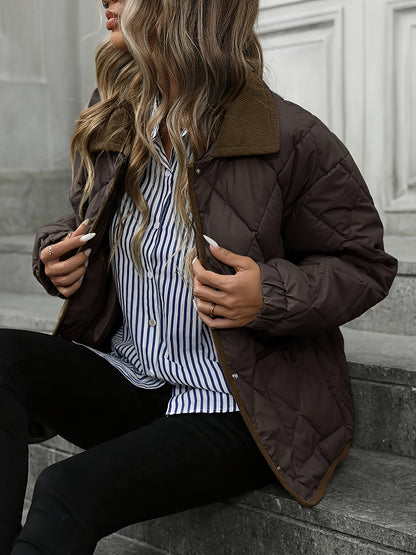 Stijlvolle Korte Damesjas met Reverskraag en Pockets