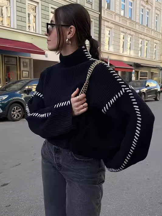 Zwarte Coltrui met Witte Contrastbiezen – Tijdloze Elegantie